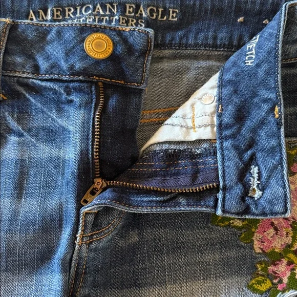 AMERICAN EAGLE Embroidered Floral Denim Jeans - Picture 5 of 9